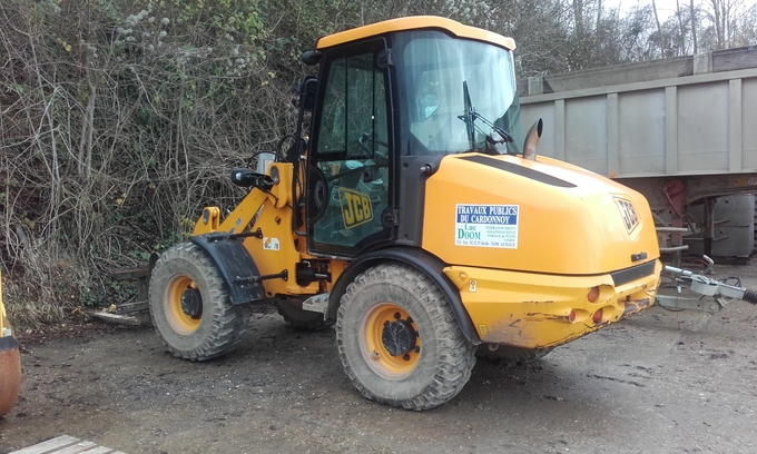 Rental charger JCB 406 €200