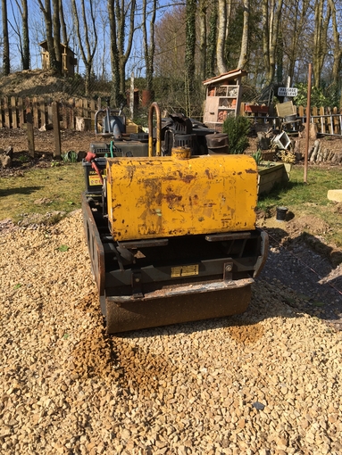 Location Rouleau compacteur 650 kg Sailly au Bois 40 €