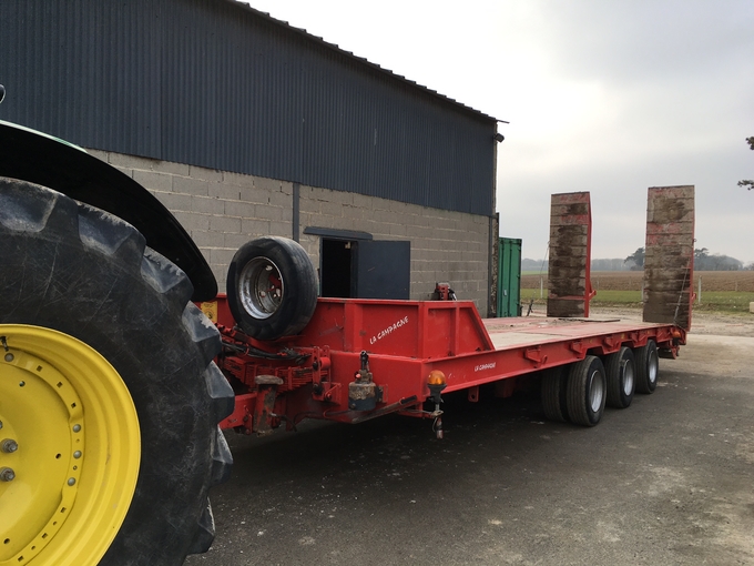 Rental tractor trailer door-gear 32 tons Amiens €300