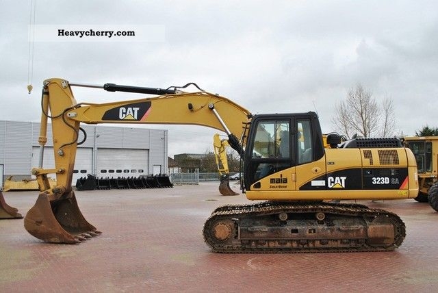 Caterpillar 323D excavator rental €190