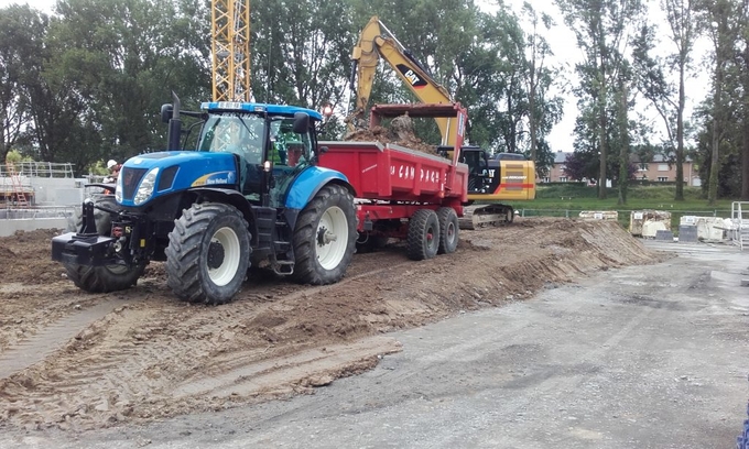 Tractor-New Holland Querrieu TP dumpster rental €200